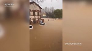 Франция ушла под воду 2022. Наводнение на юге Франции: город Безье затопило, река поднялась на 12 м