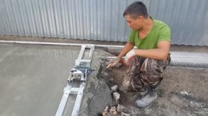 Испытание виброрейки для заливки пола