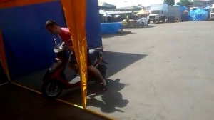 Honda dio af27 едет назад))) такое только у меня и у Майкла Джексона))))