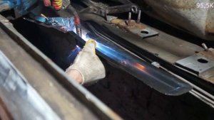 Гнилая до безобразия ваз 2112?Куда я смотрел???!Опять сварка(((