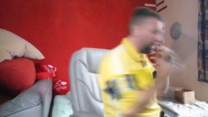 Мастер по изготовлению тростей, для армянского дудука  Геворг Петросян.