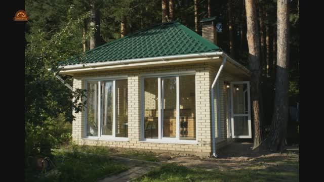 Круглогодичная беседка из кирпича с барбекю комплексом.