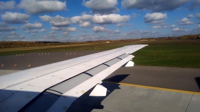 Взлет самолета SSJ100 из ап Стригино Нижний Новгород_Авиакомпания Азимут