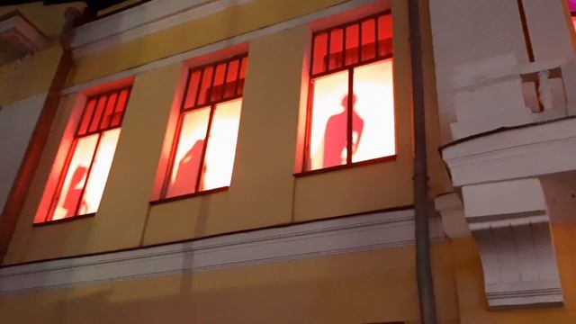 ДОМ ОФИЦЕРОВ ЗАНЯЛСЯ "ПАТРИОТИЧЕСКИМ ВОСПИТАНИЕМ" - ОТКРОВЕННЫЕ ТАНЦЫ В ОКНАХ!