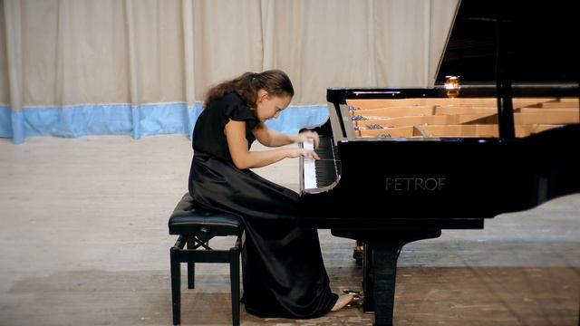 Ажгихина Александра, 16 лет, Л.В. Бетховен Соната Ре мажор соч 10, №3 1 часть смотреть онлайн