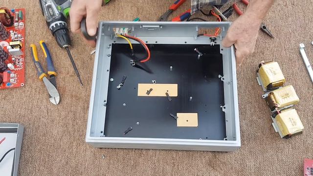 Scrapping a Growatt solar power grid inverter for parts  e-waste scrap. Whats inside an inverter?