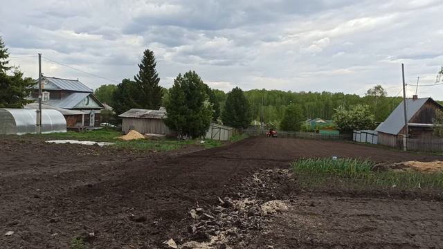 Фрезерование почвы на китайском мини тракторе Lw-15 (мототрактор)