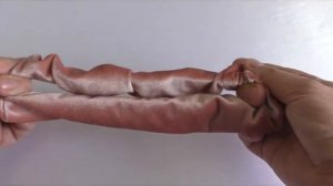 Розовая бархатная резинка для волос