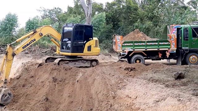จัดไปสามวัน 300 เที่ยว อาจารย์กบ komatsu pc70-8 and dump truck EP.5218 смотреть онлайн