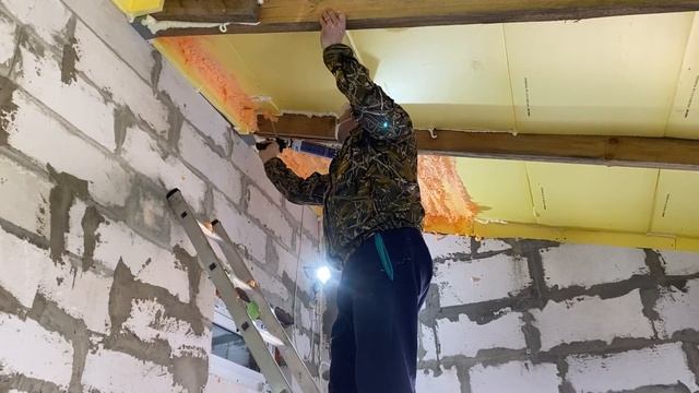 утепляем потолок пеной // вспененный утеплитель / сравнение производителей