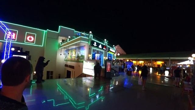 Шарма Бухта отеля Faraana Reef Beach. Популярный риф дайверов Египта. Площадь Сохо в Шарм-эль-Шейхе