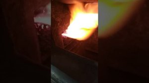 горит на пеллете из соломы