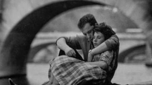 "Обнимайте друг друга крепко..." автор Оксана Зет, чтец Елена Реуцкая смотреть онлайн