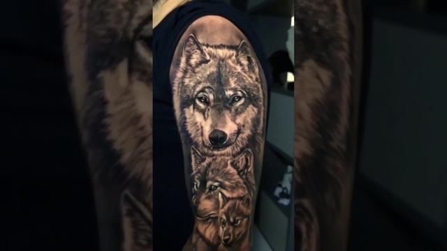 татуировка на руке волки #shorts #tattoo #wolfs #wolftattoo