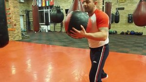 Упражнения с фитболом для жесткости удара боксера