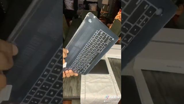MacBook Air 2020 M1 chip . смотреть онлайн