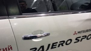 Mitsubishi Pajero Sport - автоматические доводчики дверей