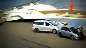 Разгрузка Японских автомобилей с парома, город Владивосток.