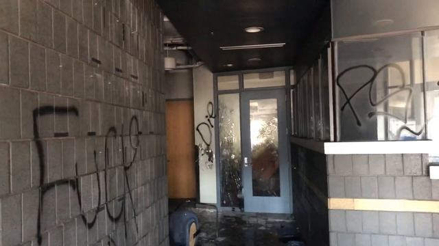 Полицейский участок спалили в Америке смотреть онлайн