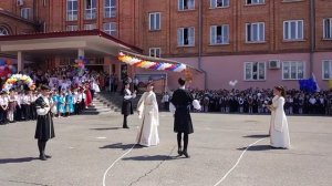 Осетинский танец "Хонга кафт" 9а класс МБОУ Лицей г. Владикавказ последний звонок