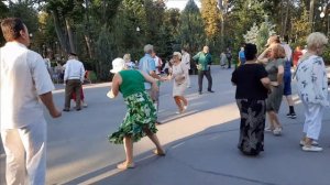 В СВОЙ ВАГОН ВОШЛА ОНА