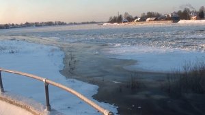 уровень воды снова растёт , река , разлив , ледоход