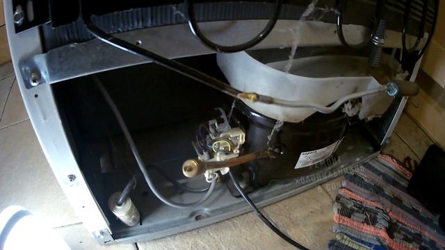 Ремонт холодильника Whirlpool CBI 612W, встройка, не холодит.
