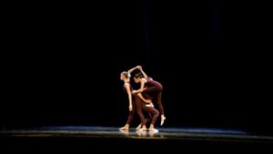 Акробатическая сюита.Образцовый коллектив цирковая студия "Карусель"