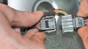 как снять задний фонарь на Лада Приора