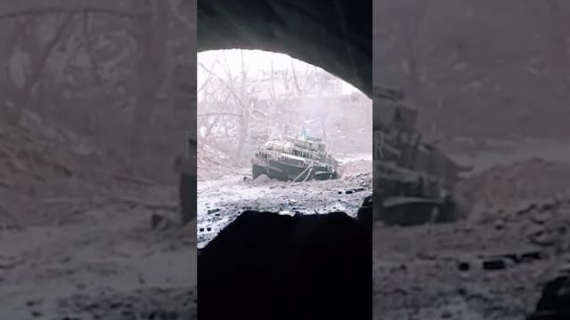 ВСУшники подбитый танк добивает российская артиллерия смотреть онлайн