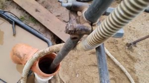 АБИССИНСКАЯ СКВАЖИНА С ДЕБИТОМ 2,3М3/Ч, ВРУЧНУЮ | Бурю вручную через кондуктор (Буратино)