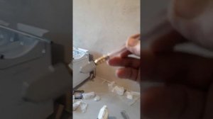 Резка керамической плитки стеклорезом