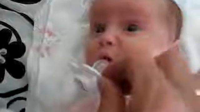 Малышка первый раз говорит агу смотреть онлайн