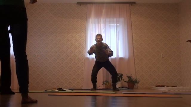 Тенсегрити шаманов линии Стрекозы. Нагваль Илдар Батту . Упражнения для вишуды и манипура чакры смотреть онлайн