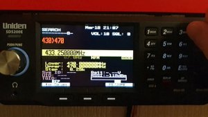 Icom IC-R8600 vs Uniden SDS200E