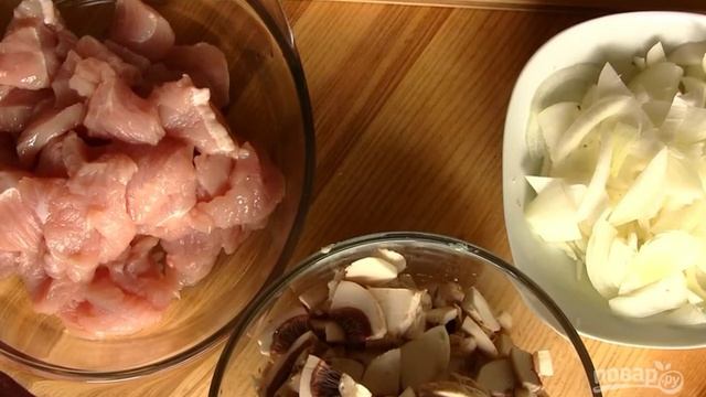 Полтавские галушки в горшочках с мясом и грибами