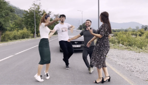 Девушки Танцуют Красиво На Дороге Как Фильме Узбагойся Лезгинка 2023 Lezginka  Dance Music ALISHKA