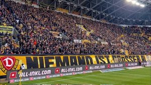 Ultras Dynamo mit Pyro-Marsch durch die Stadt! (Dresden - Meppen 1:1)
