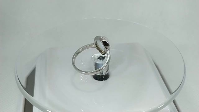 Кольцо с натуральным лунным камнем 10х7 мм Размер 17 Серебро 925
