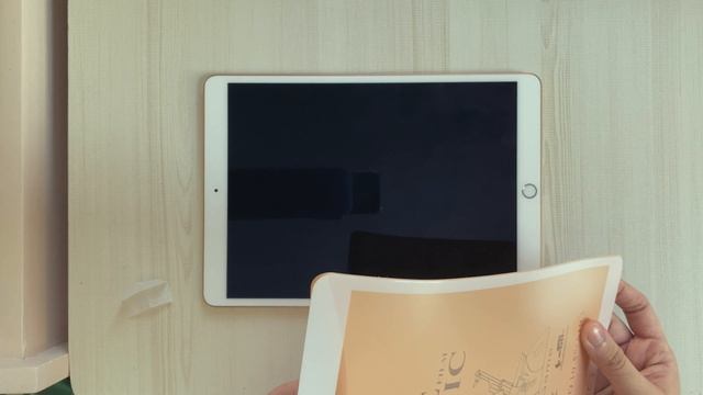 attaching a matte screen protector for my iPad Air 3 смотреть онлайн