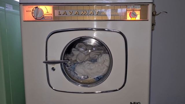 AEG Lavamat Deluxe Waschmaschine 1963 смотреть онлайн