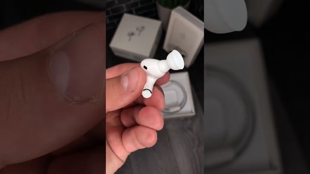 Что делать если наушники выпадают из ушей ? ?#airpods #наушники