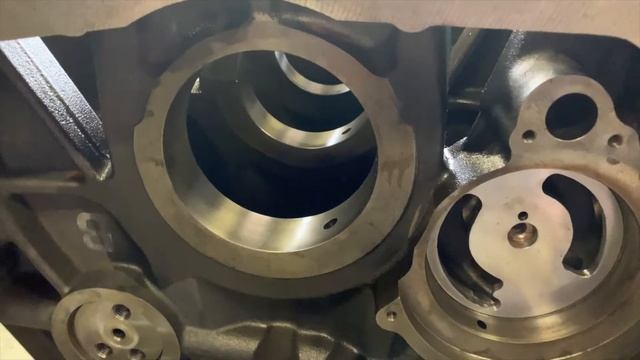 Запчасти в работе: ремонт блока дизельного двигателя 10.5л D2066 от грузовика MAN TGA смотреть онлайн