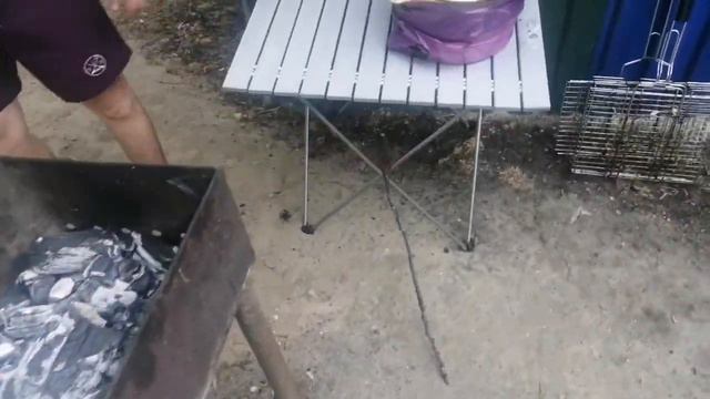 Змея тащит лягушку. Отдых на озере. Шашлык смотреть онлайн