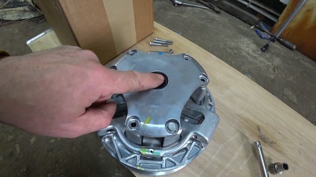 Краткий обзор на ведущий шкив вариатора ADAPT на Arctic Cat XF 800. смотреть онлайн