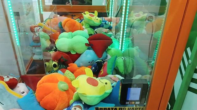 Играем в Автомат хватайка ? получилось ли нам  выиграть игрушку ? ?✌