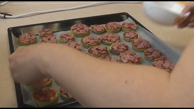 Мини-пиццы на кабачке