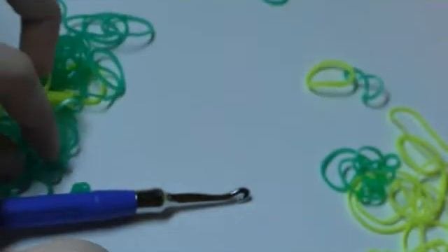 Rainbow Loom//Плетение из резиночек//ПОМПОНЫ на ручку или просто для красоты