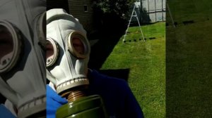 Как быстро и не правильно снимать противогаз ?