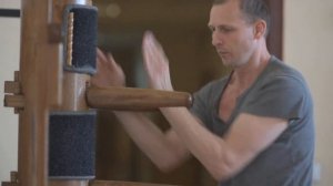 Вин Чун в Киеве. Работа на деревянном манекене (wooden dammy). Центр Обучения Вин Чун "Wu Dao"